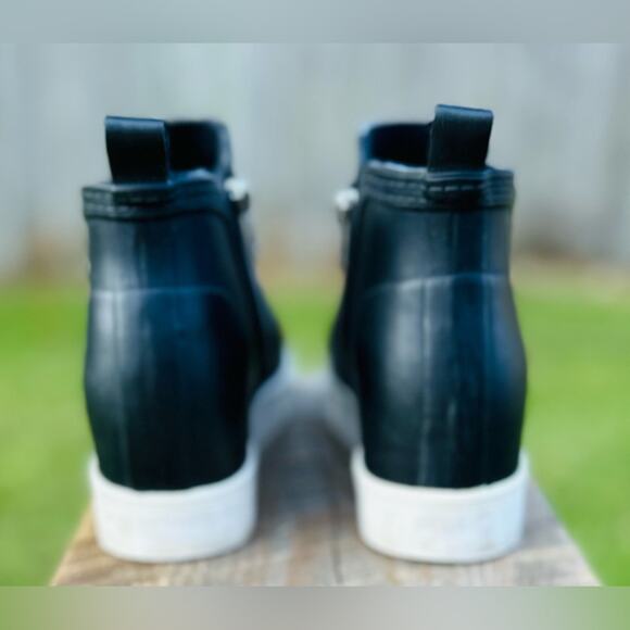 Steve Madden Wedgie Black Ankle Rain Boots with White Sole. Size 9M - Picture 5 of 8